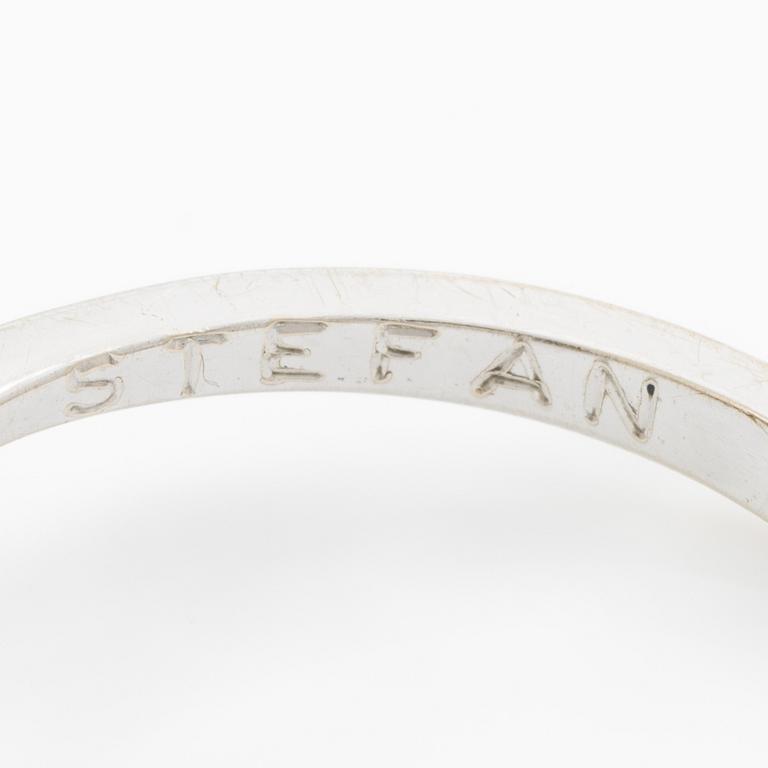 Ring, cameo model, white gold with brilliant-cut diamonds.