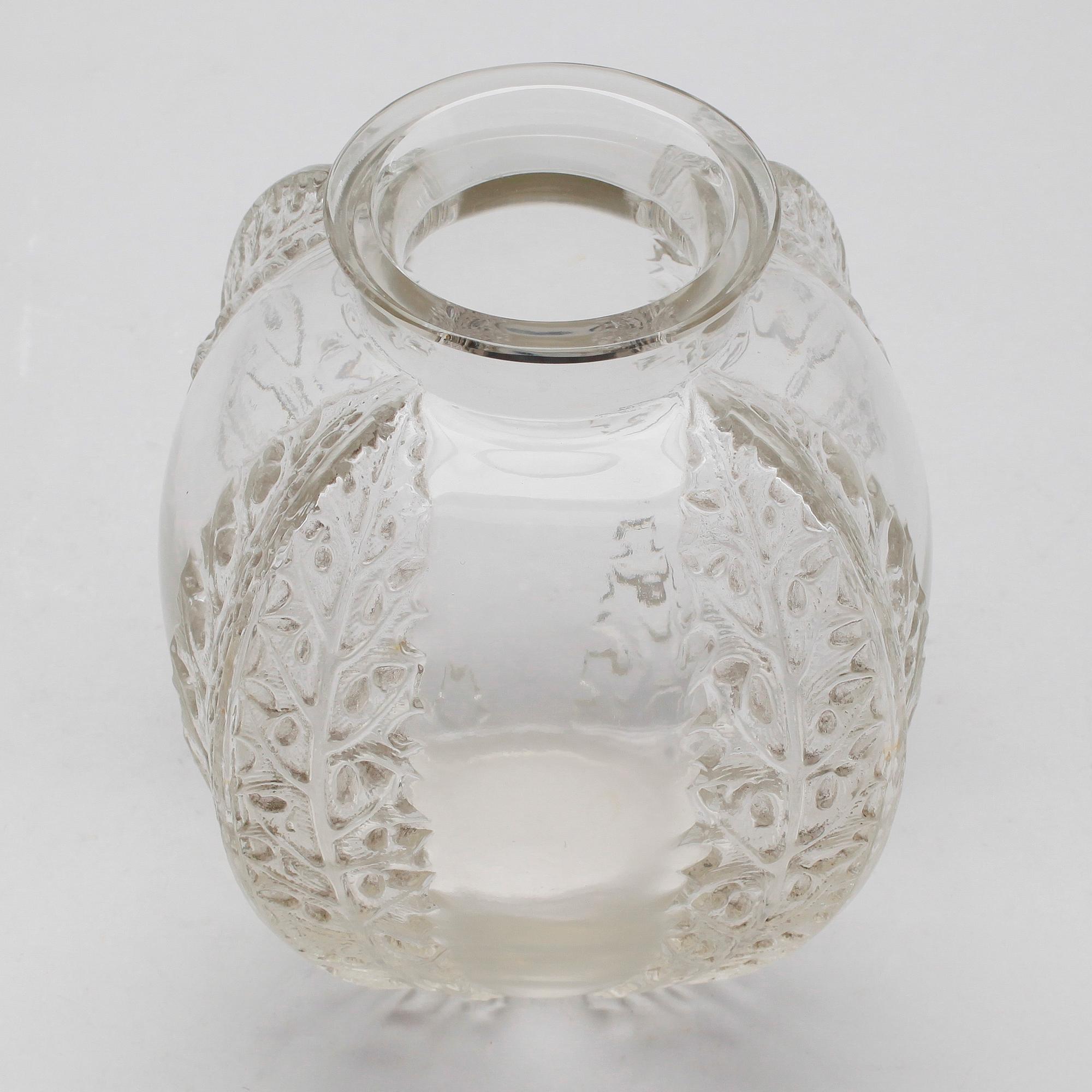 VAS, glas, "Chardon", signerad R Lalique, 1900-talets första hälft.