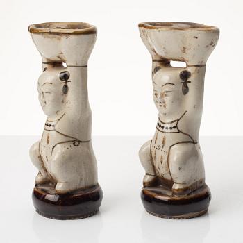 Rökelsehållare, två stycken, keramik. Qingdynastin,