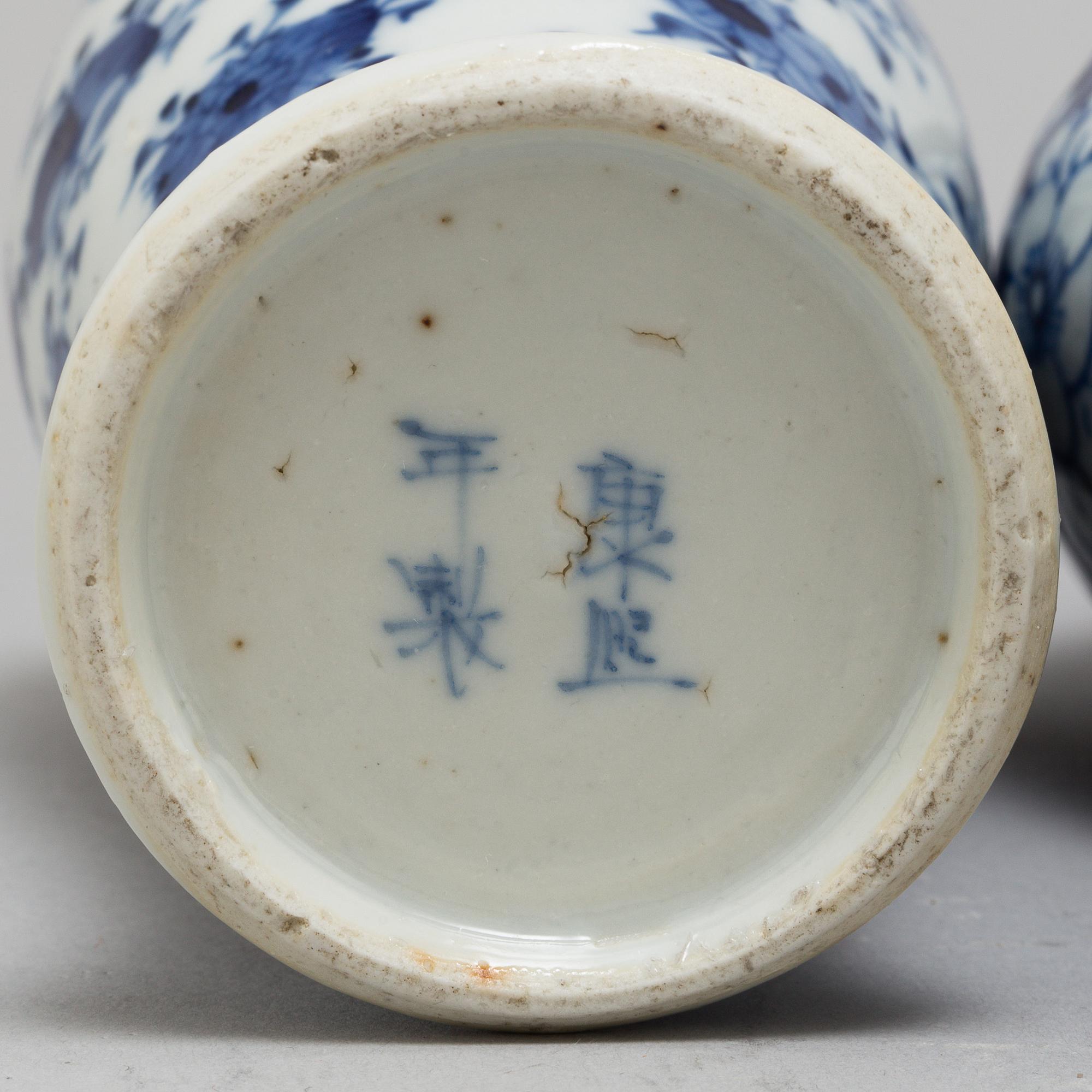 VASER, tre stycken, porslin. Qingdynastin, sent 1800-tal.