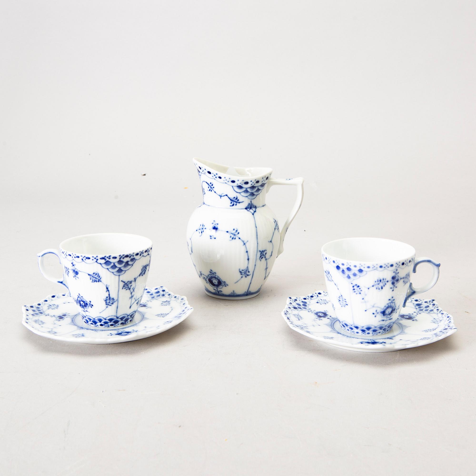 SERVIS 12+1 delar,  Musselmalet halvblonde Royal Copenhagen porslin 1900-talets senare del.