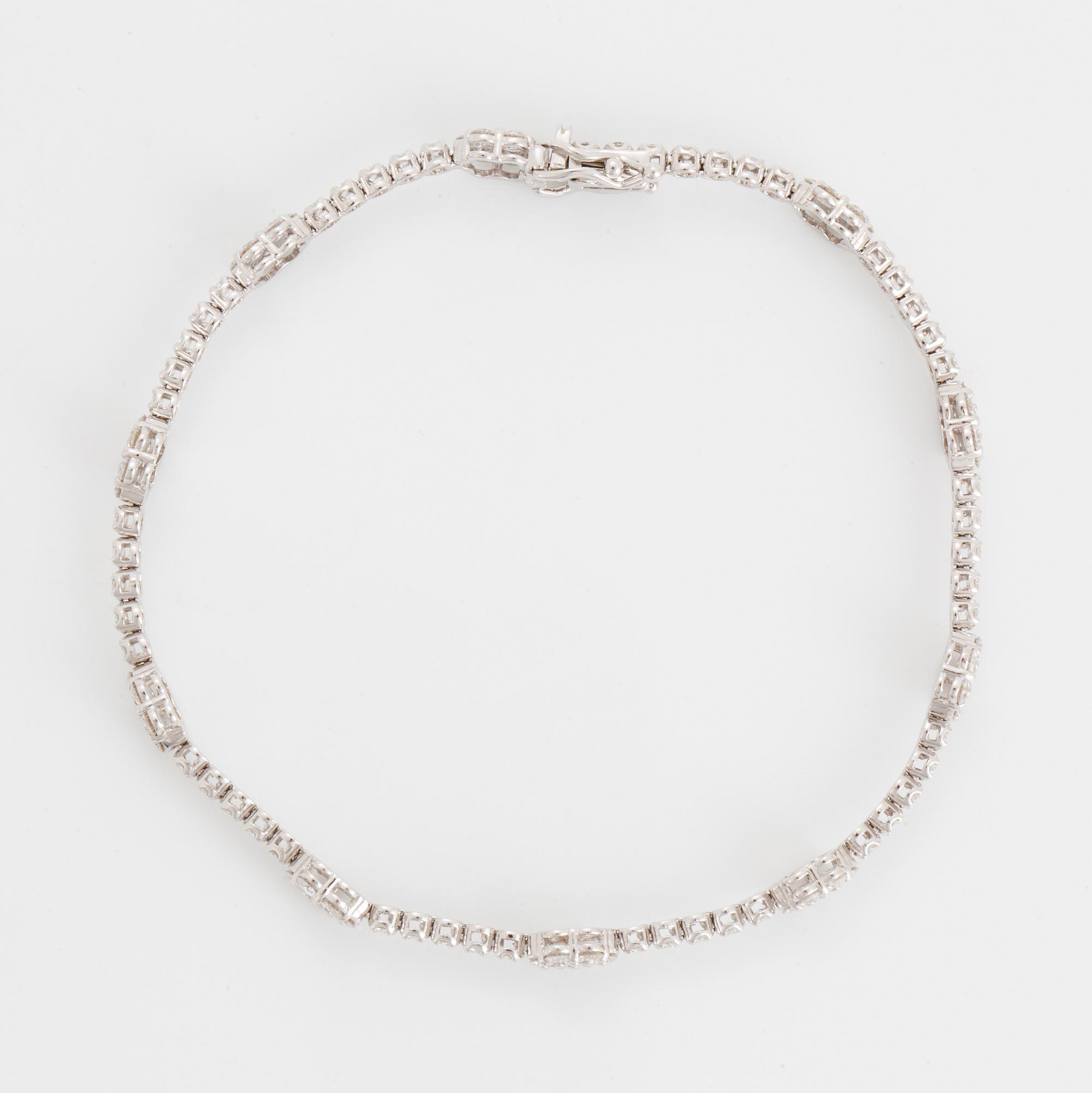 Armband med briljantslipade diamanter.