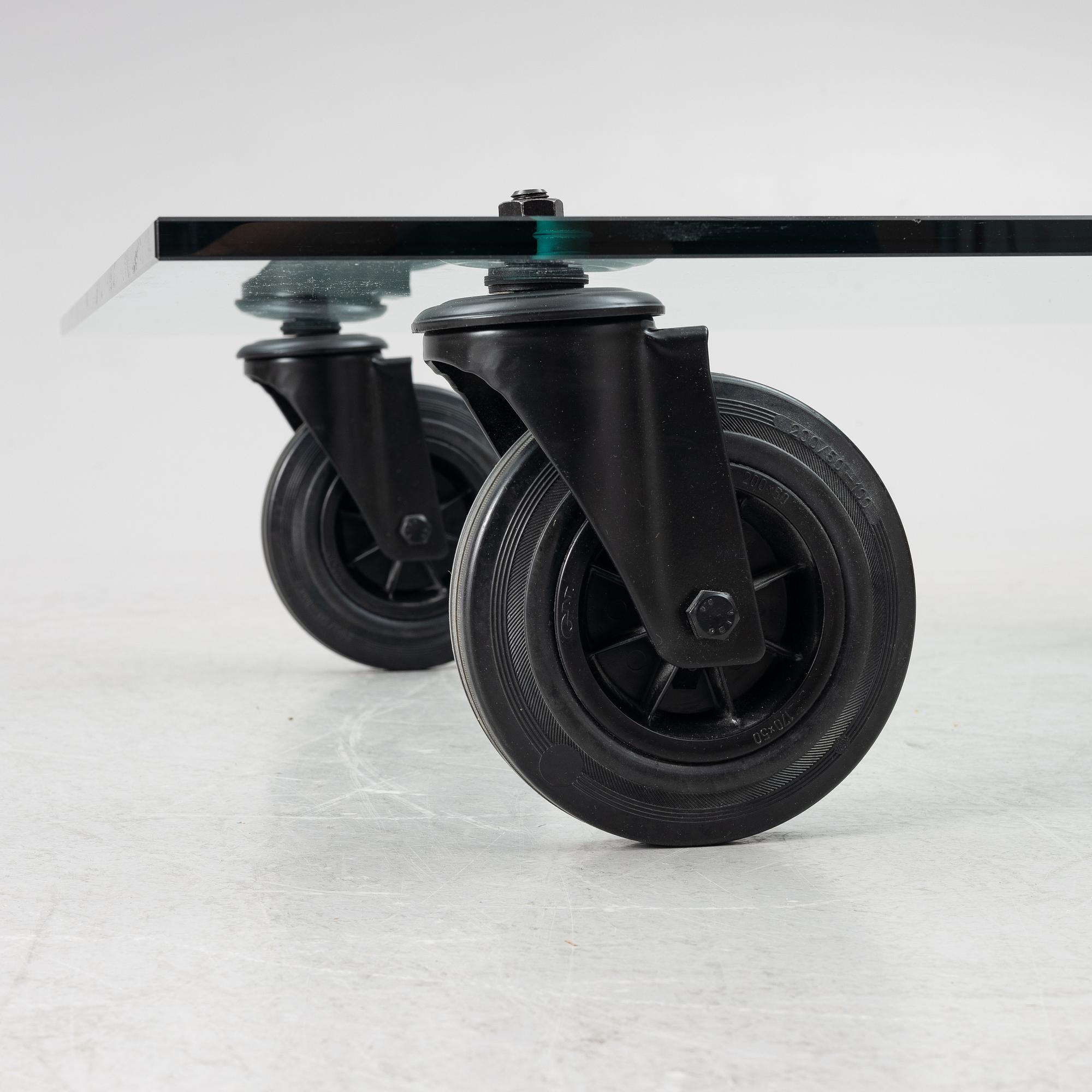 Gae Aulenti, coffee table "Table with Wheels", Fontana Arte Italy late 20th century/21st century.