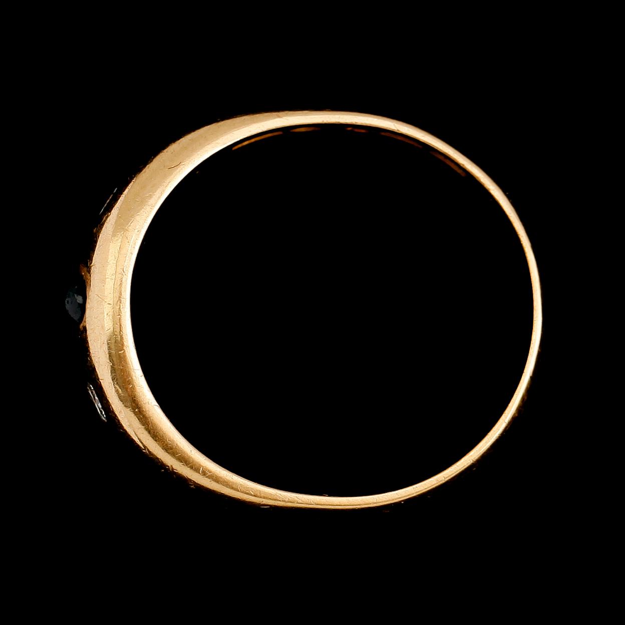 LORDRING, 18 k guld, 1968, med cabochonslipad blå safir och 2 briljantslipade diamanter. Total vikt ca 8 gram.