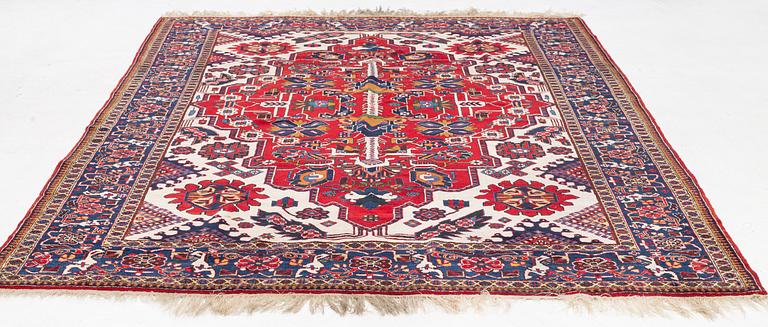 Rug, oriental, approx. 311 x 228 cm.