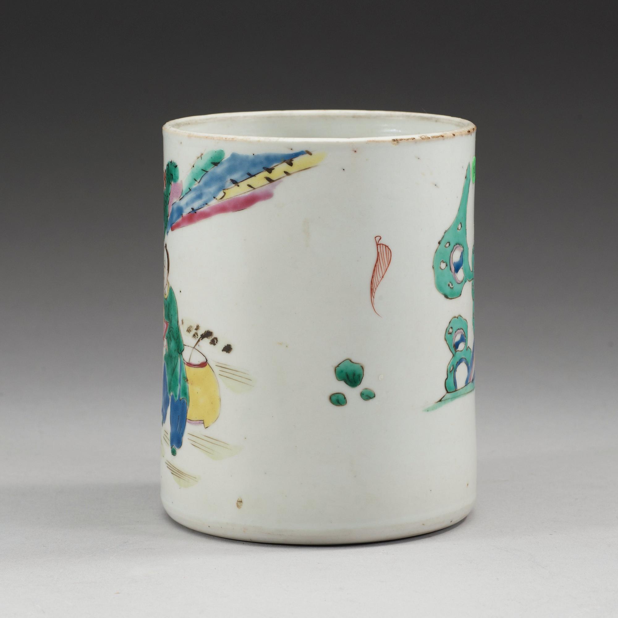 A famille rose brush pot, Qing dynasty, 18th Century.