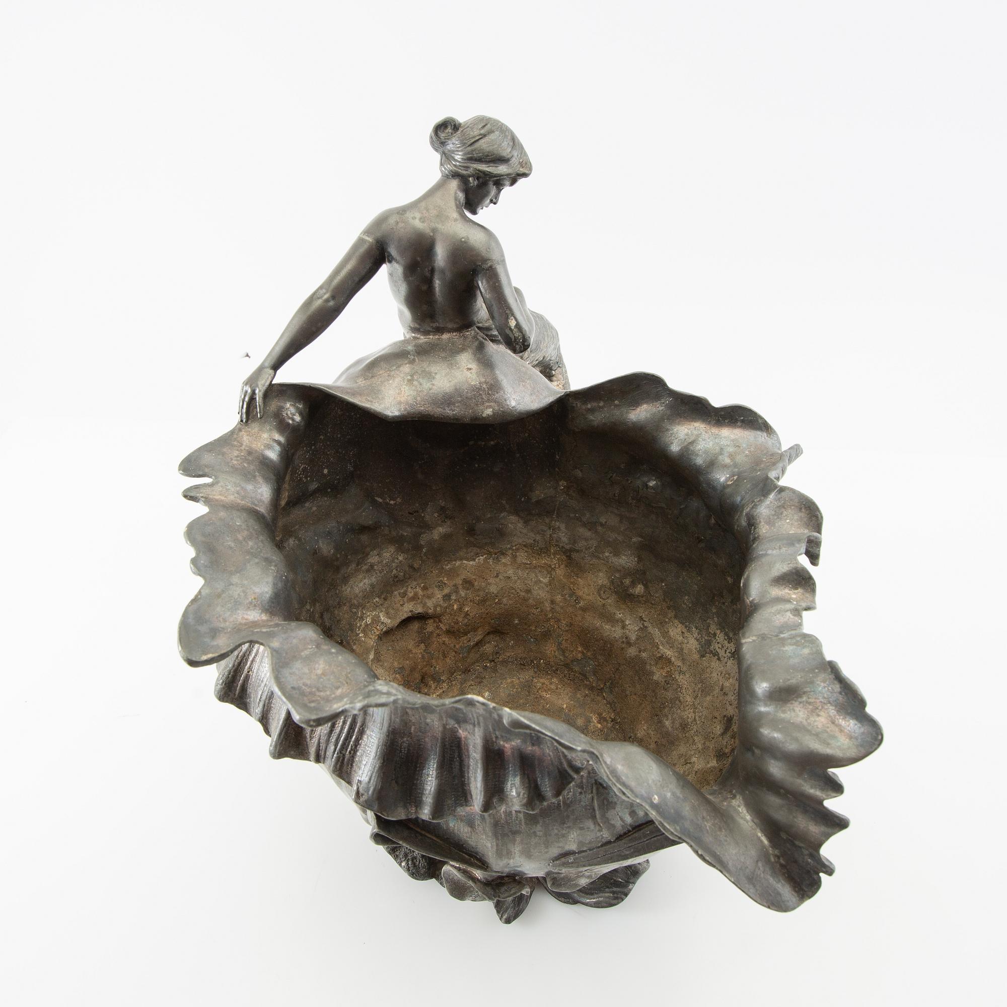 Ytterfoder Jugend Würtembergische Metallwarenfabrik (WMF) omkring 1900.