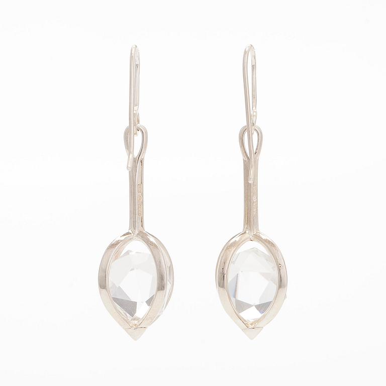 Efva Attling, örhängen, "Captured Harmony", sterling silver och bergkristall.