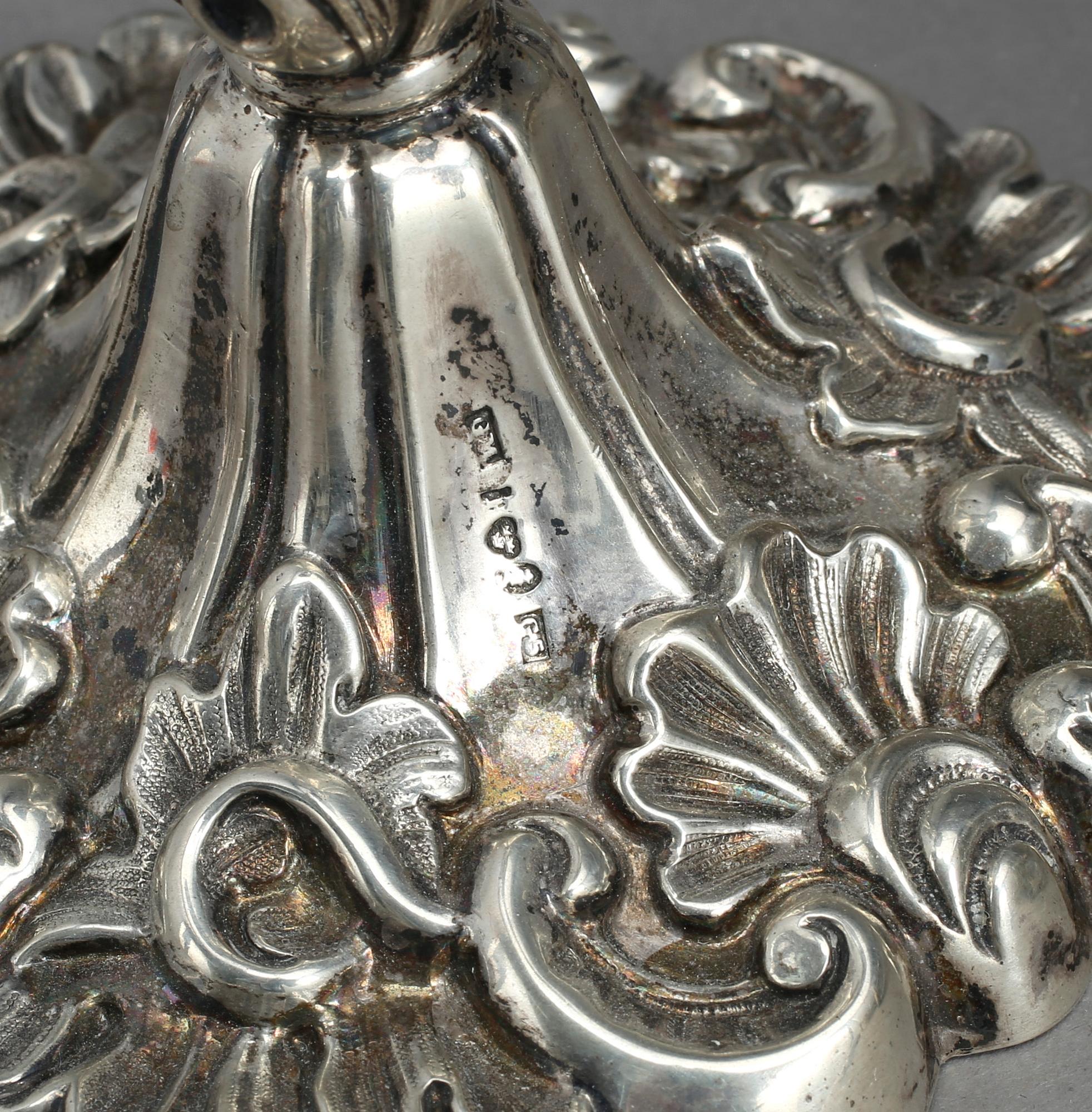 LJUSSTAKAR ETT PAR, silver. Gustaf Möllenborg Feron, Stockholm 1861. Nyrokoko.