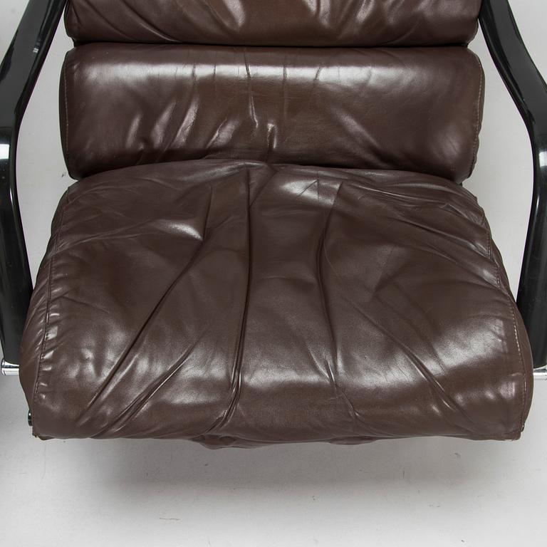 Yrjö Kukkapuro, a pair of 'Remmi' lounge chairs for Haimi, 1970s.