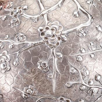 VAS, silver, Wang Hing Co, Hongkong, Kina sekelskiftet 1800/1900. Vikt ca 390,7 g.