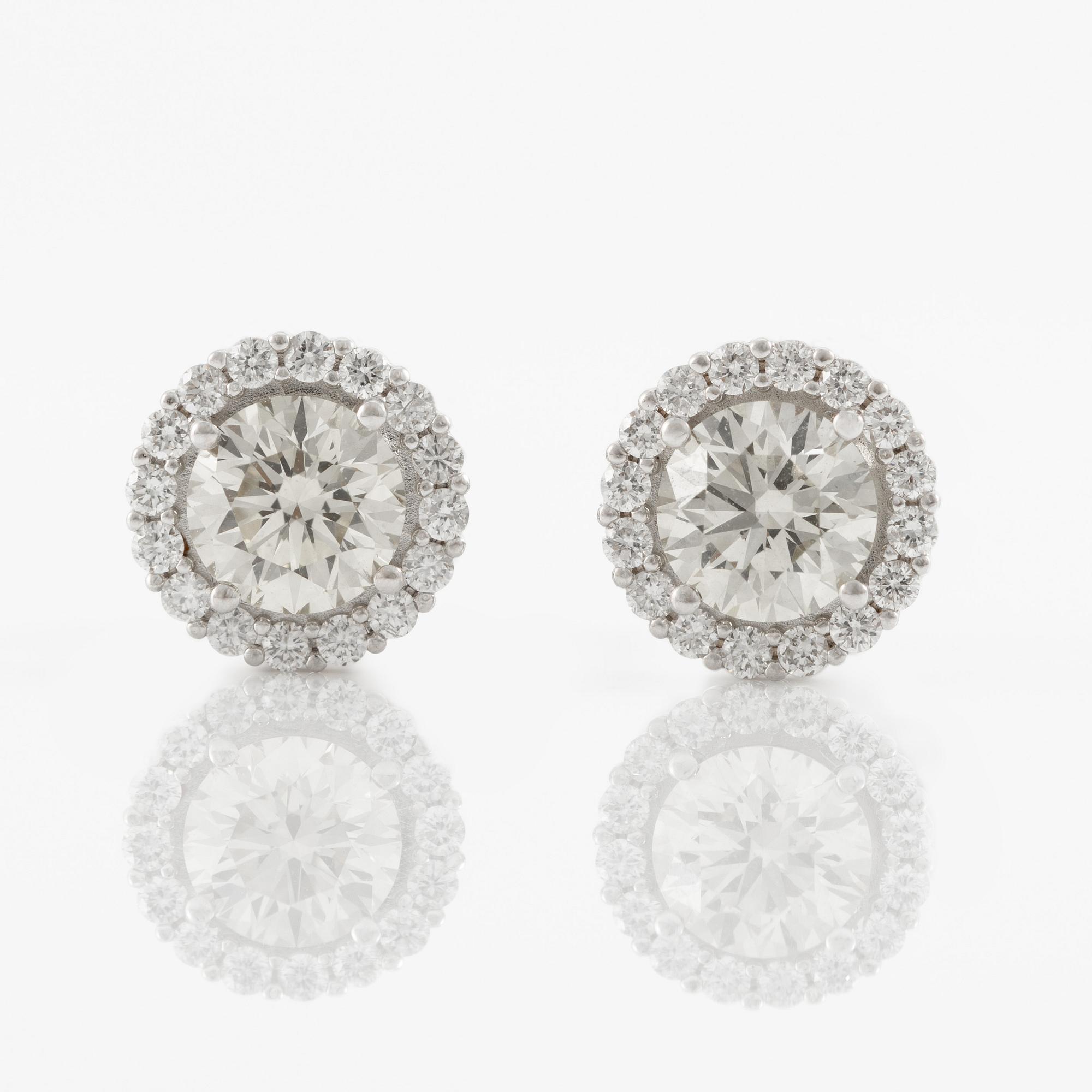 Earrings 18K white gold with yellow brilliant-cut diamonds total weight approx. 0.80 ct.