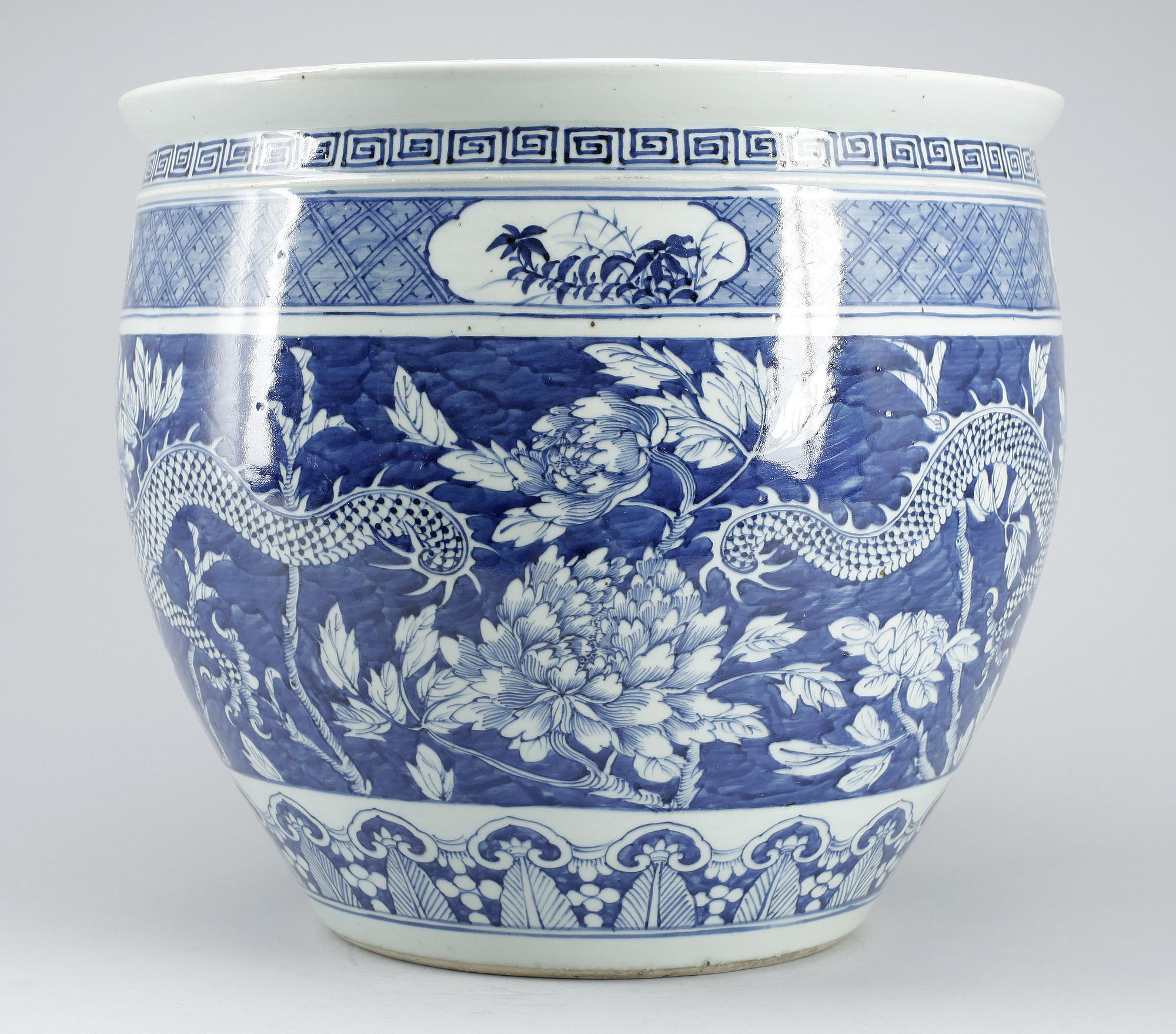 YTTERKRUKA, porslin, Kina, sen Qing-dynasti, 1800-talets slut.