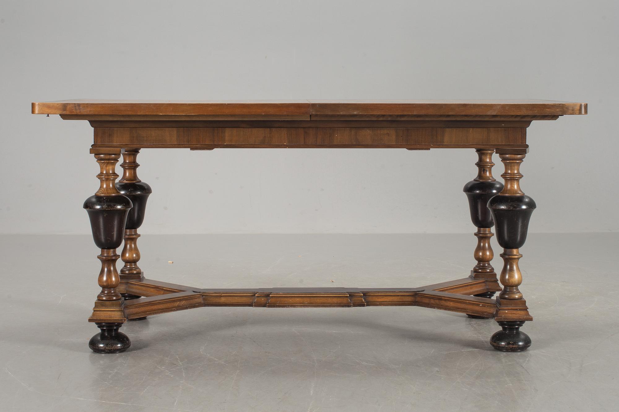 BIBLIOTEKSBORD, barockstil. 1900-talets andra hälft.