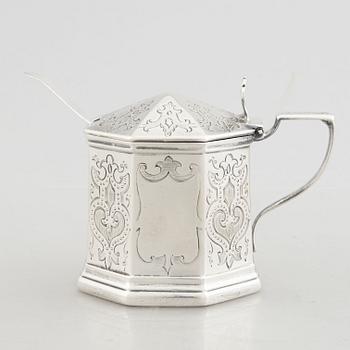 A silver mustard pot with blue glass and a spoon, Joseph I & Joseph II Angel, London 1849.