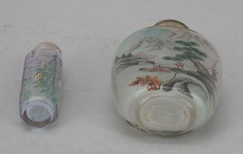 SNUSFLASKOR, 2 st., glas samt turkos. Kina, tidigt 1900-tal.