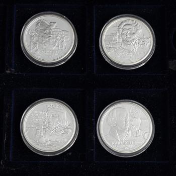 A set of 36 silver commeroative medals of Swedish kings and queens.