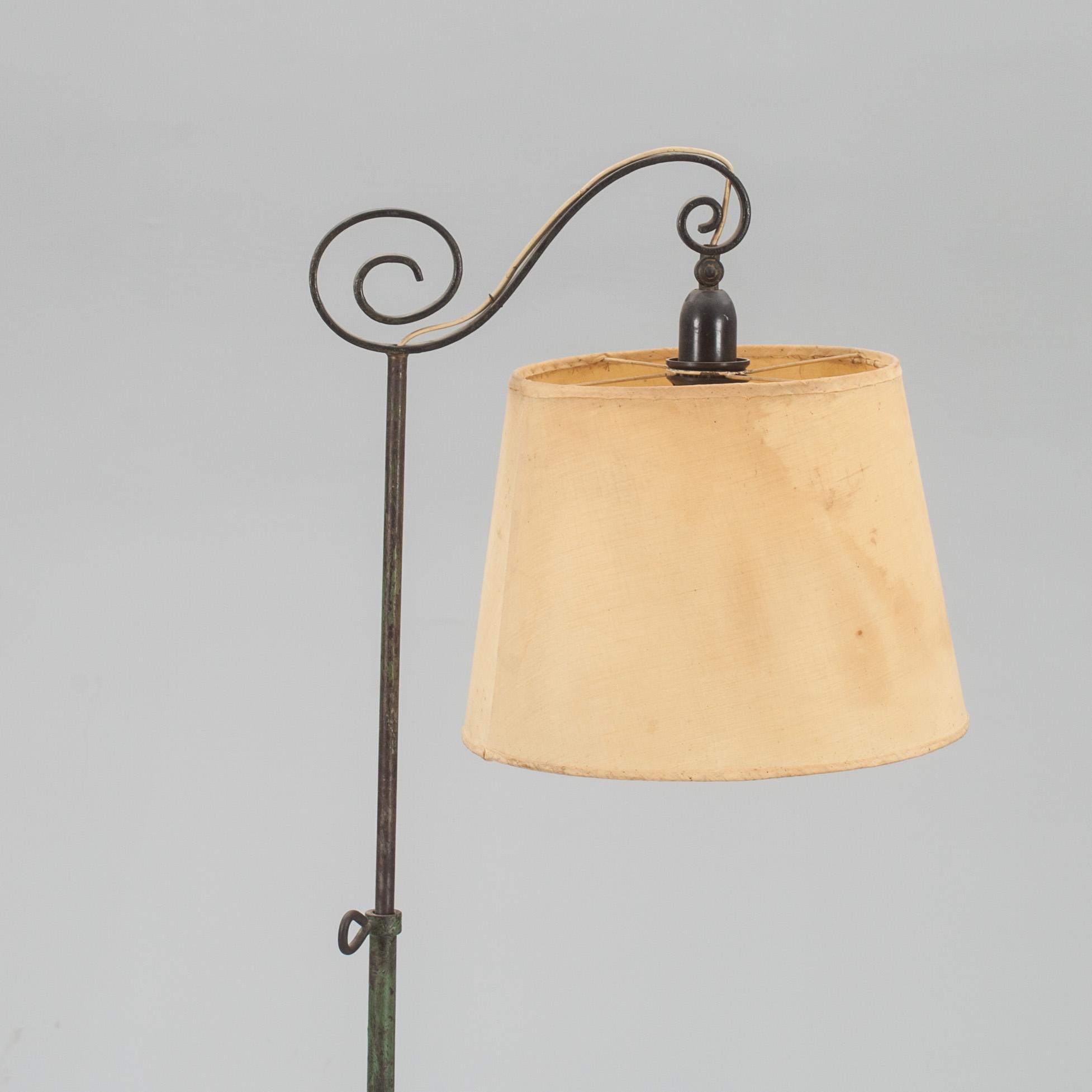 GOLVLAMPA, 1900-talets första hälft.
