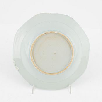 Servisdelar, porslin, 43 st, Kina, Qingdynastin, mestadels Qianlong (1735-95).