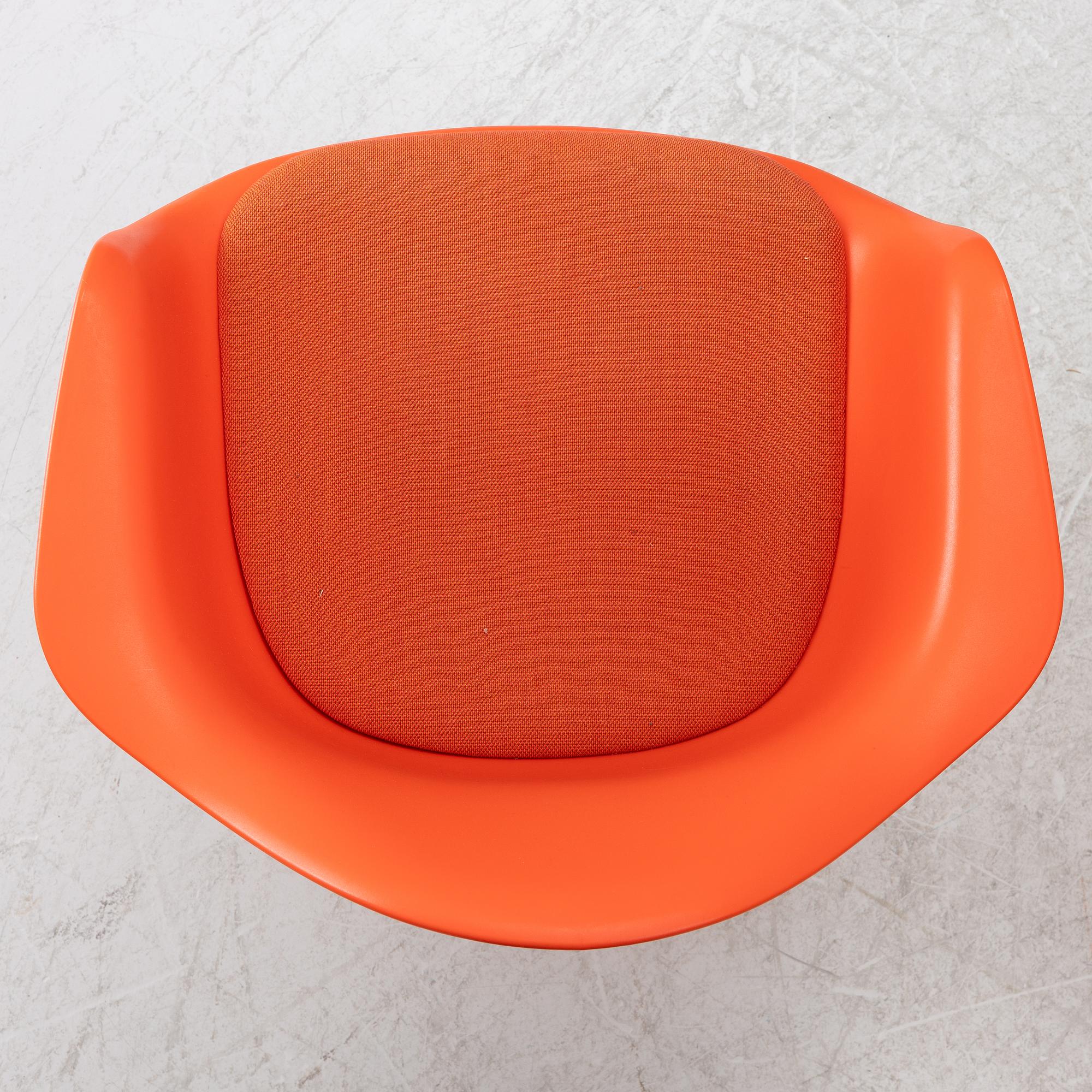 Charles & Ray Eames, karmstolar, 6 st, "Plastic armchair DAW", Vitra.