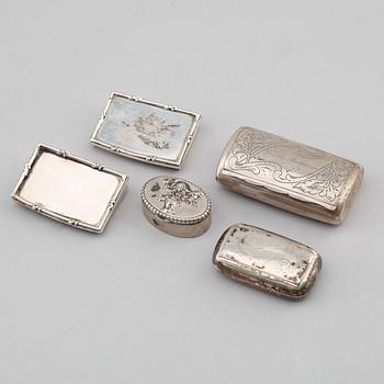 DOSOR, 5 st, silver, engelska och svenska stämplar, 1800-/1900-tal. Vikt ca 177 gram.