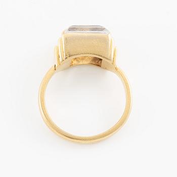Wiwen Nilsson, ring, 18K guld med fasettslipad bergkristall, Lund 1957.