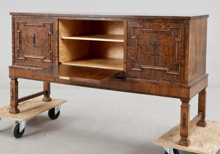 SIDEBOARD, 1930-tal.