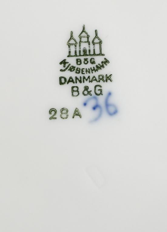SERVISPORSLIN, 30 delar, Bing & Gröndahl, Danmark, 1900-talets första hälft.