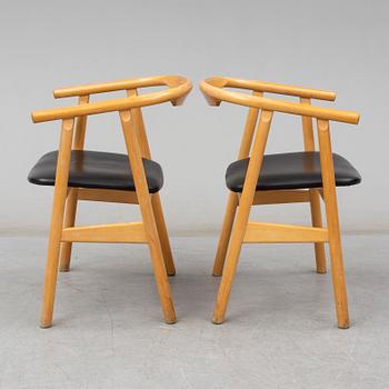 A set of two HANS J. WEGNER "U-chairs".