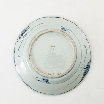 A blue and white plate, Ming dynasty, Wanli (1572-1620).