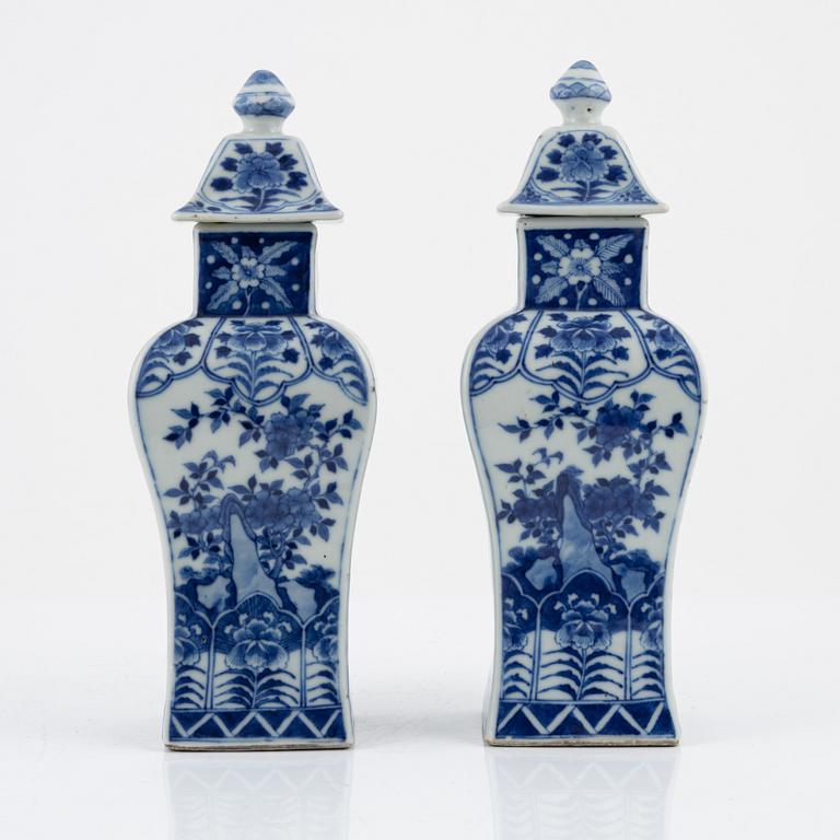 A pair Kangxi style, China, 20th century.