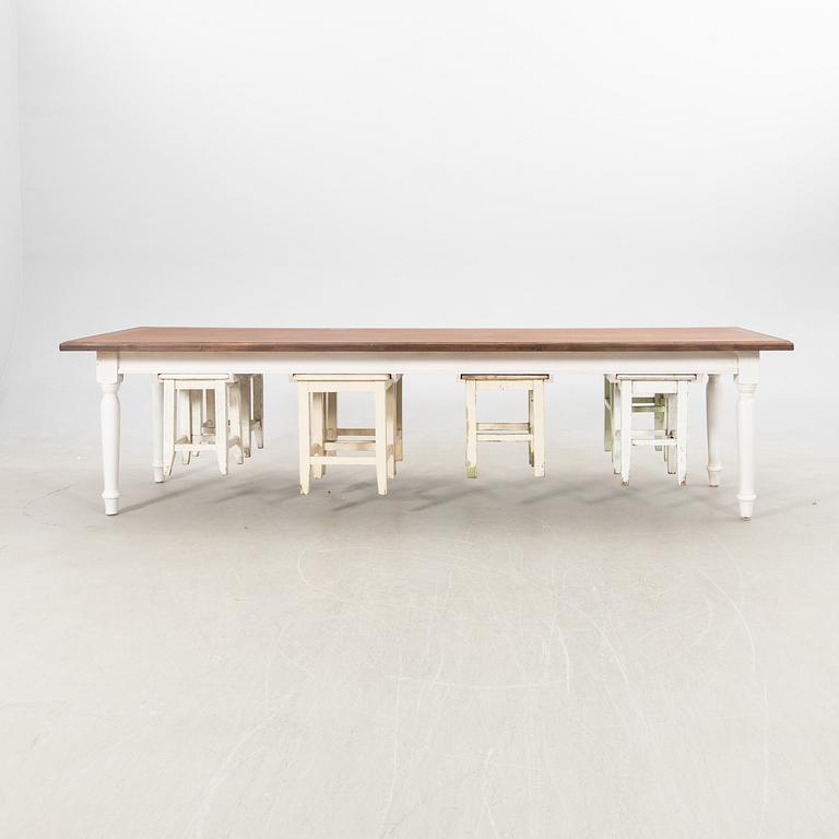 Table with stools (8 pcs) modern production.