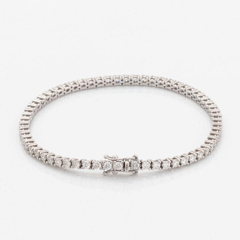 Tennisarmband med briljantslipade diamanter med certifikat HRD.