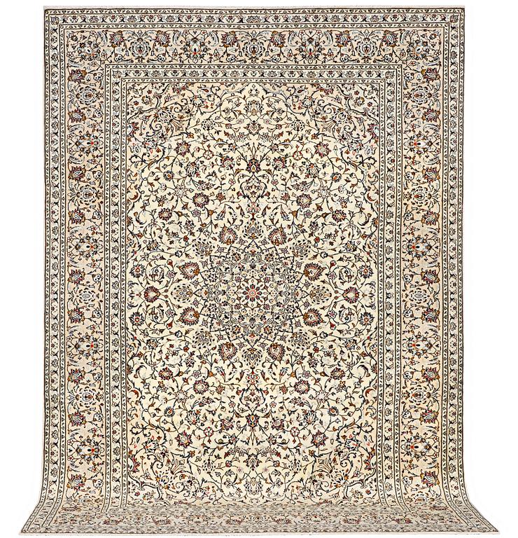 A Kashan carpet, c.355 x 243cm.
