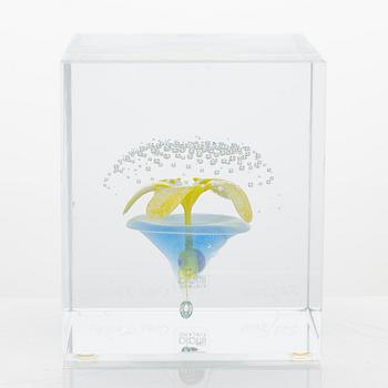 Oiva Toikka, annual glass cube 2000, signed Oiva Toikka Nuutajärvi 2000, 528/2000.