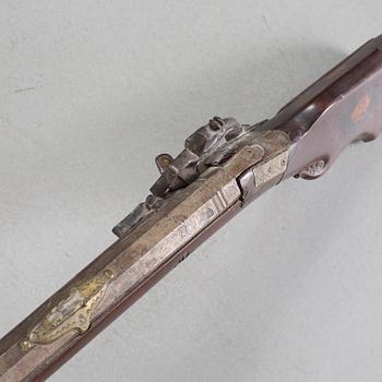 A snaplock rifle, 17th century.