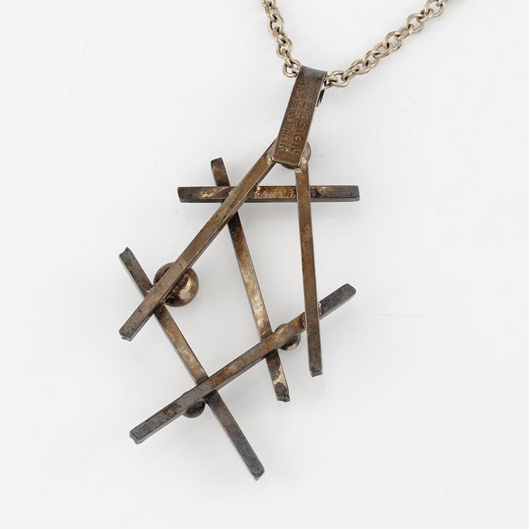 Hänge med kedja, nysilver, J. Andersson and Erik Dennung för AD Design, Danmark.