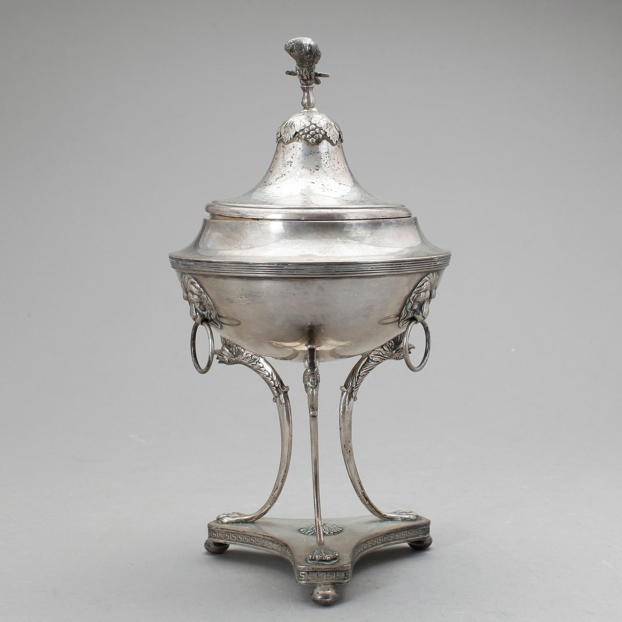 SOCKERSKÅL, silver, empirestil, CG hallberg, Stockholm 1912. Vikt ca 560 gram.