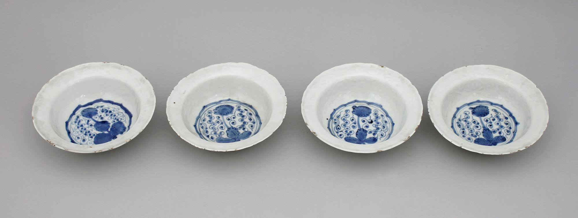 SKÅLAR, fyra stycken, kraakporslin. Ming dynastin, Wanli (1573-1620).