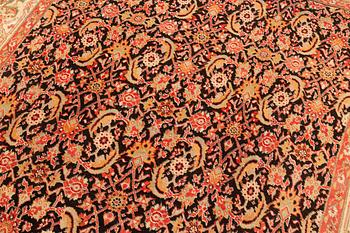 An Agra carpet of Malayer design, c. 250 x 181 cm.