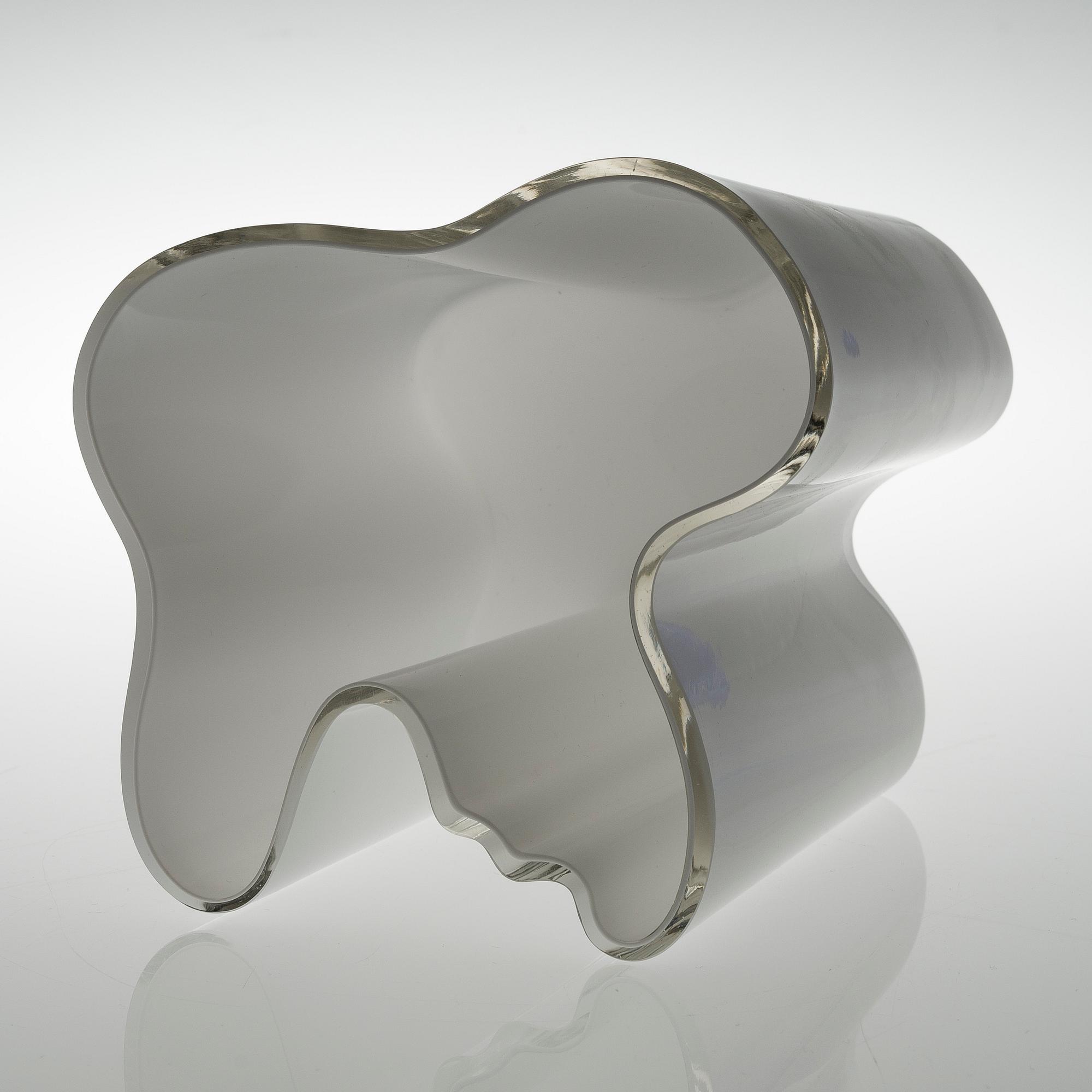 AN ALVAR AALTO GLASS VASE, signed Alvar Aalto, 3031.