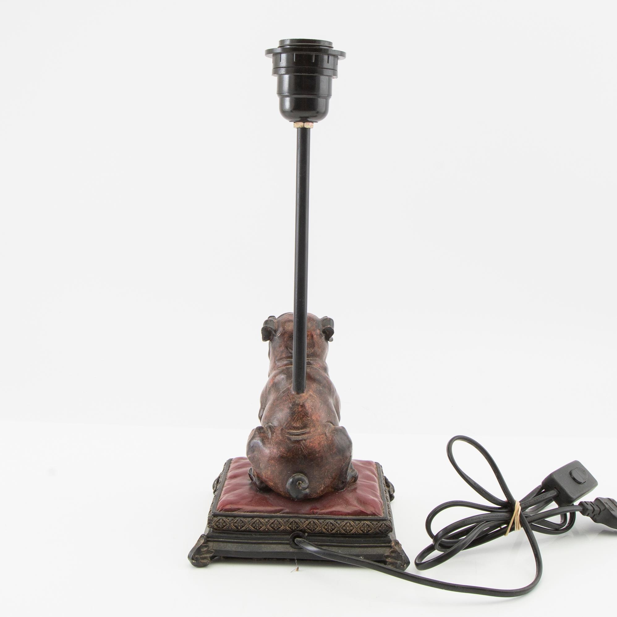 Bordslampa samt bokstöd ett par 1900-talets senare del.