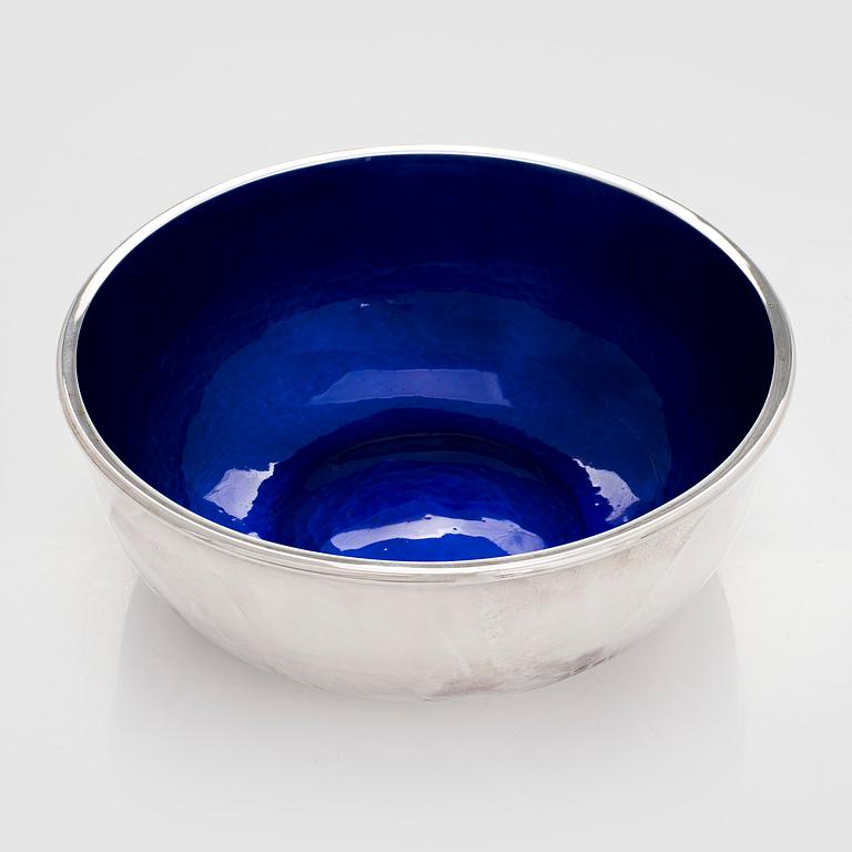 A. Tillander, skål, sterlingsilver och emalj, Åbo 2005.
