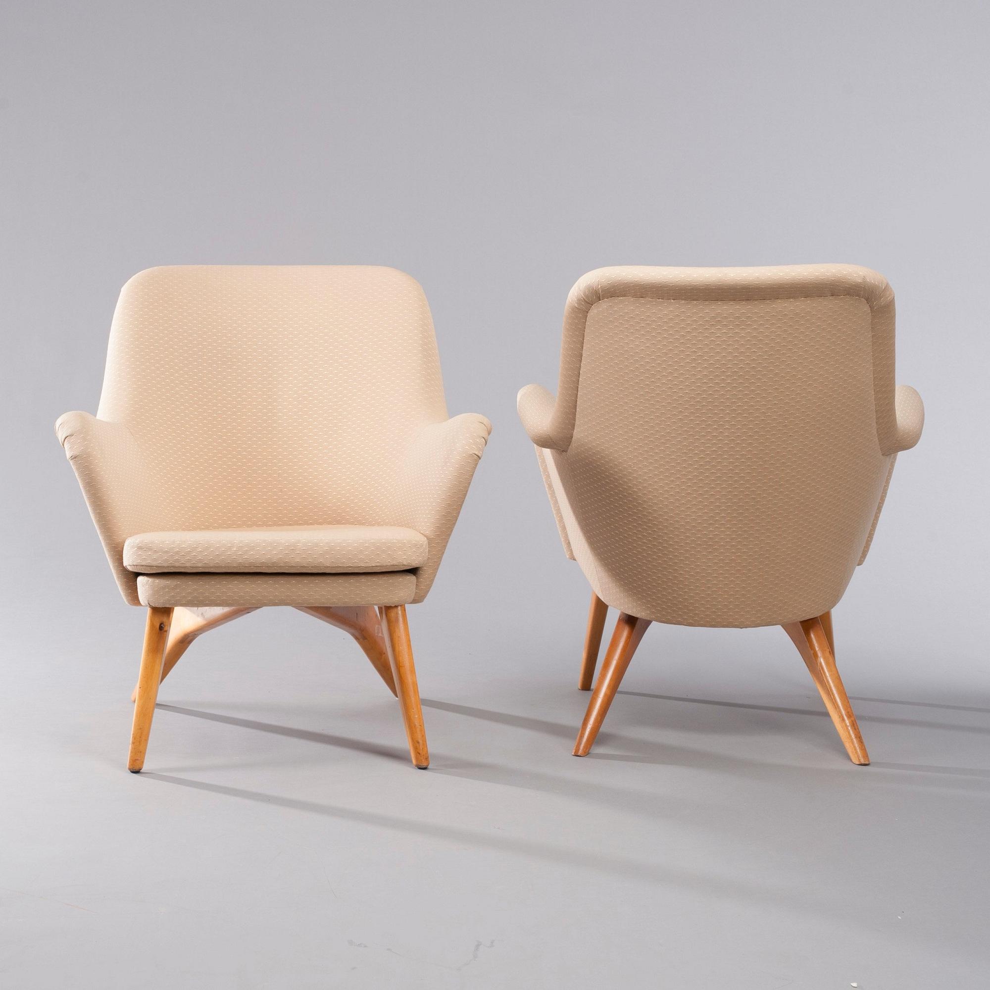 Carl Gustaf Hiort af Ornäs, A PAIR OF ARMCHAIRS.