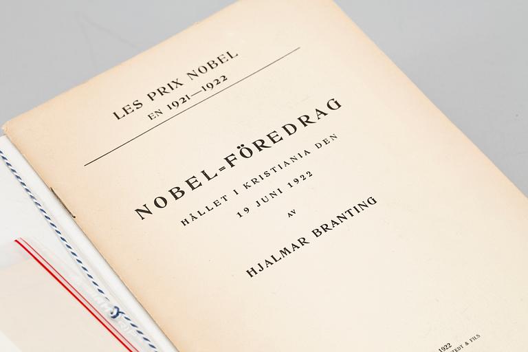 BOK, Les Prix Nobel en 1921-1922, Hjalmar Branting, Impremiere Royal. P.A. Nordstedt & Fils, 1923.