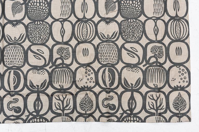 Stig Lindberg, Curtains, 6 lengths, in the “Fruktlåda” pattern.