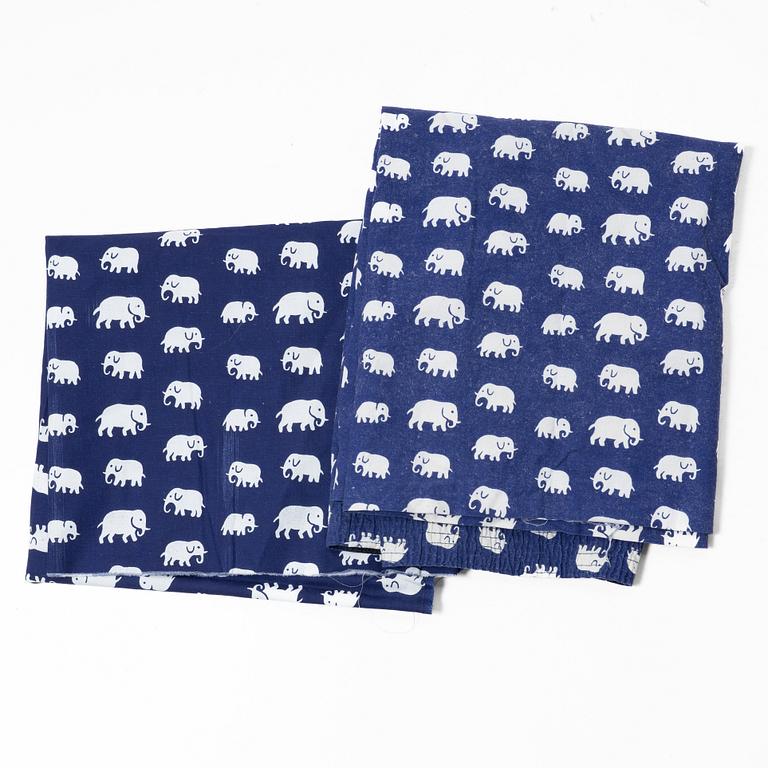 A collection of textiles, as well as a bag, Firm Svenskt Tenn.