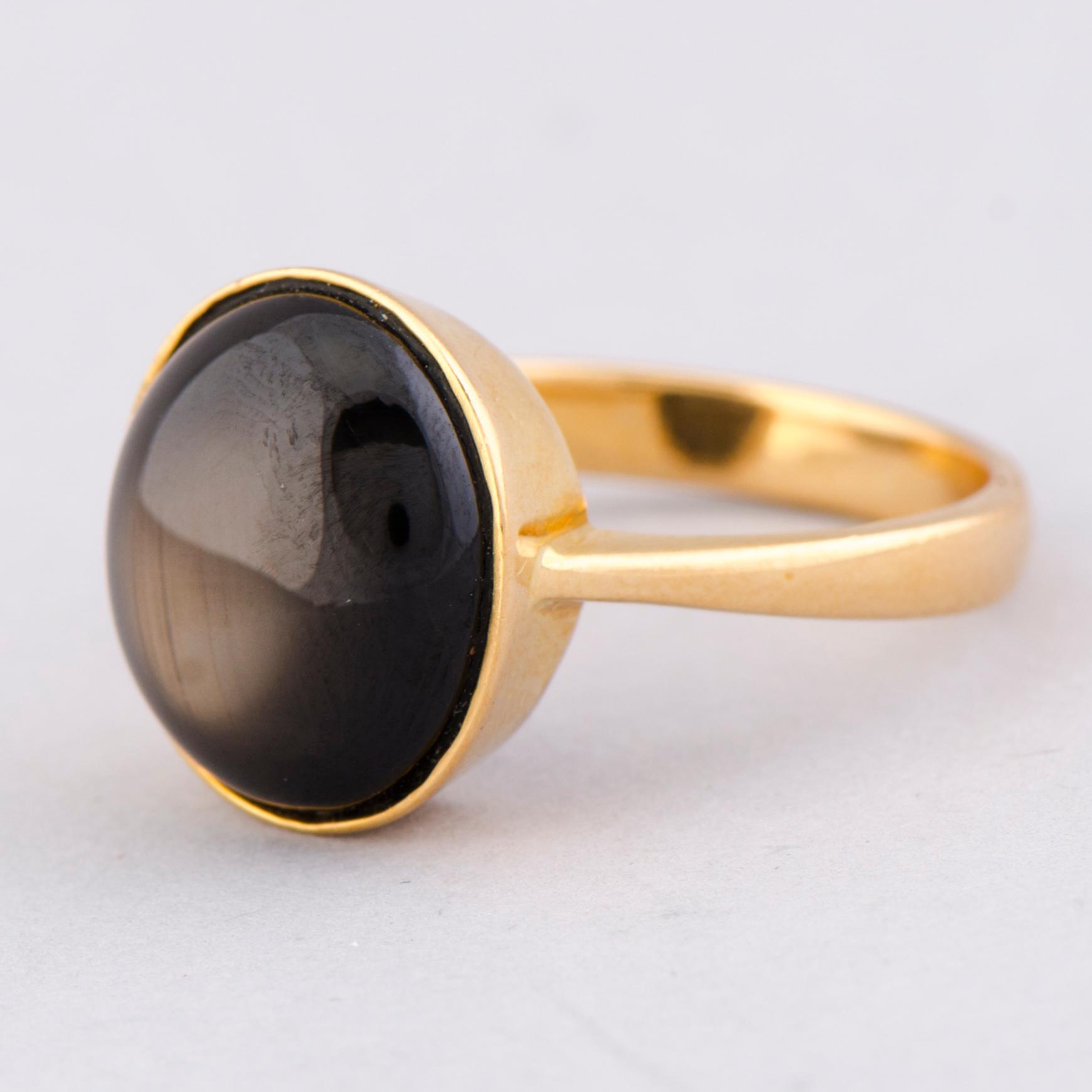 RING, svart stjärnsafir, 18K guld.