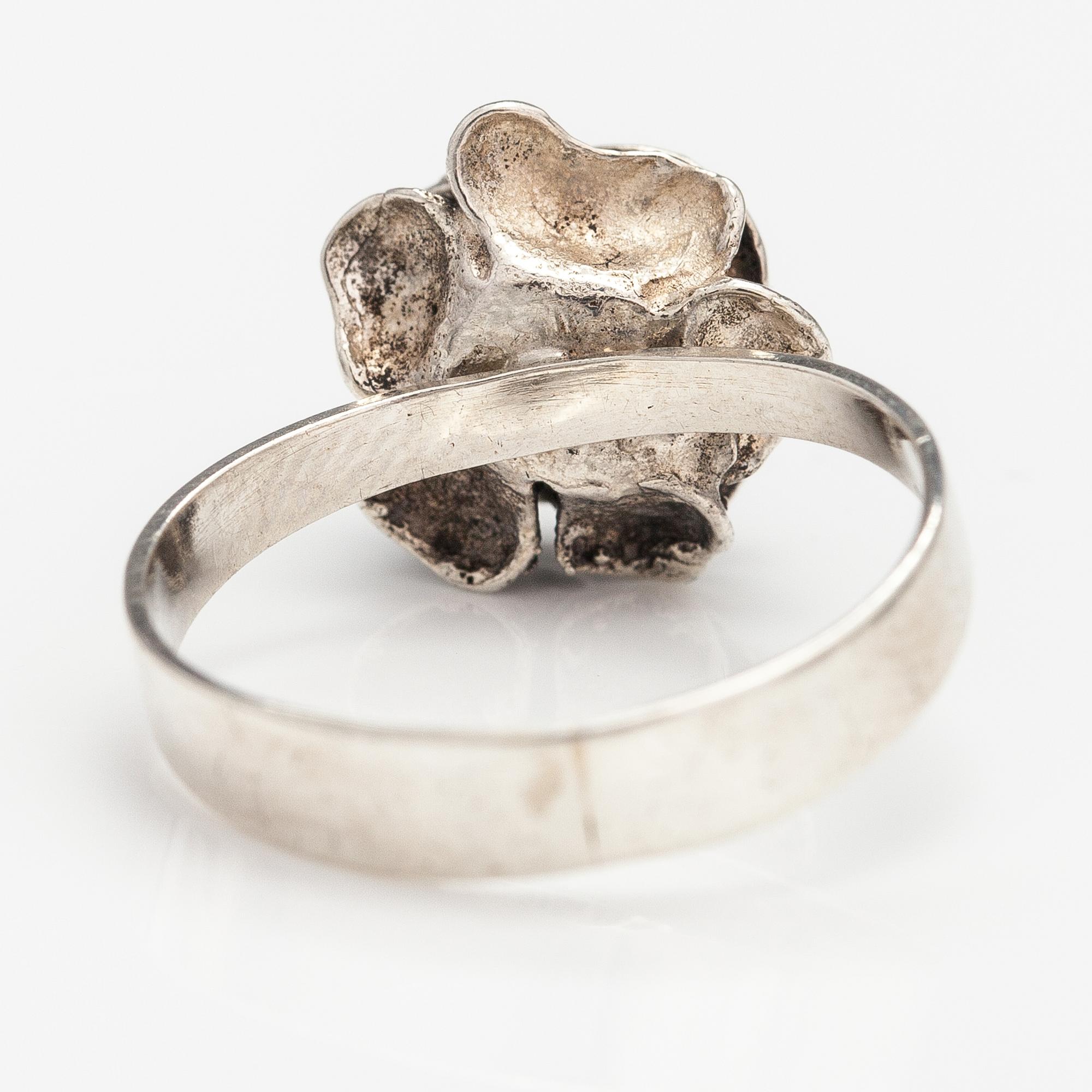 A silver ring and necklace. Martti Viikinniemi, Heinola 1972.
