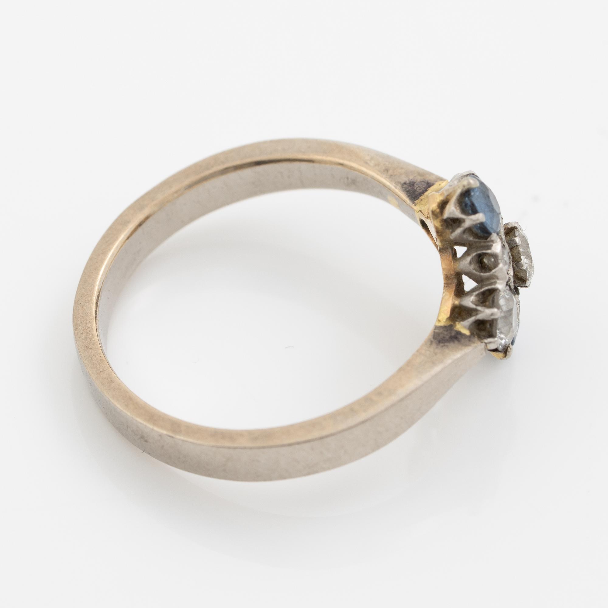 Ring, 18K white gold with sapphires and brilliant-cut diamonds.